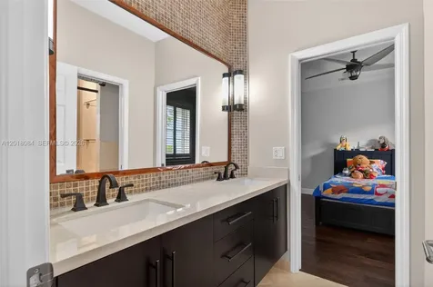 2538 Montclaire Court Weston FL 33327