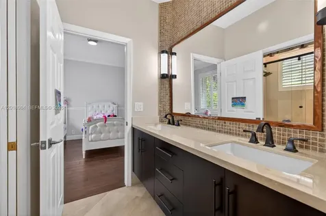 2538 Montclaire Court Weston FL 33327