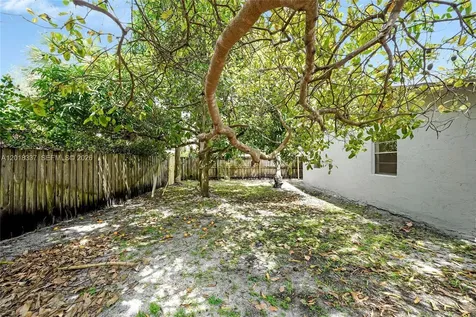 429 Avenida Hermosa West Palm Beach FL 33405