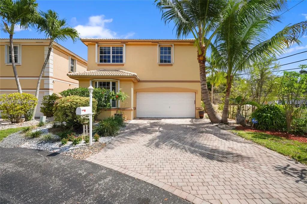 1282 Grant Court Hollywood FL 33019