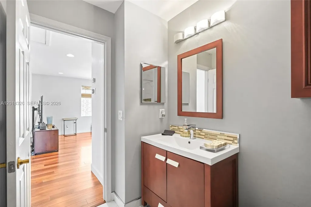 1282 Grant Court Hollywood FL 33019