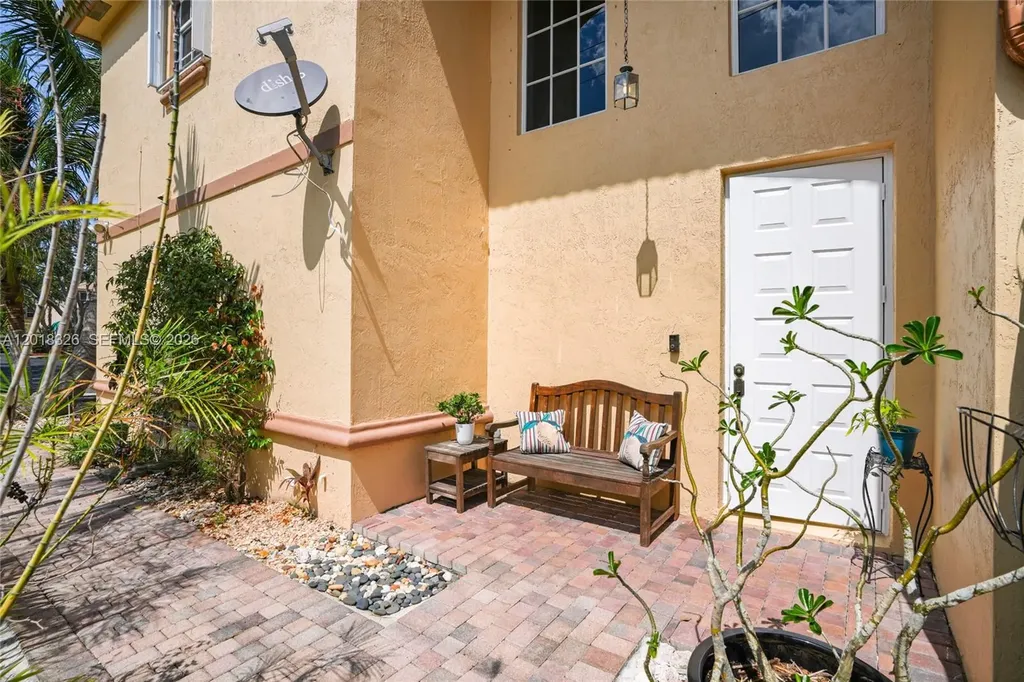 1282 Grant Court Hollywood FL 33019