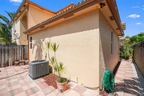 1282 Grant Court Hollywood FL 33019
