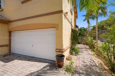 1282 Grant Court Hollywood FL 33019