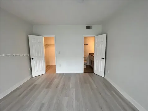 946 Bay Drive Miami Beach FL 33141