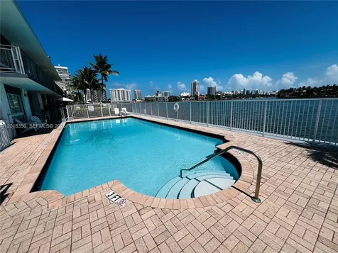 946 Bay Drive Miami Beach FL 33141
