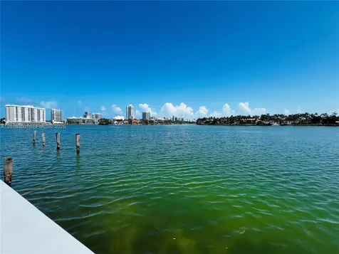 946 Bay Drive Miami Beach FL 33141