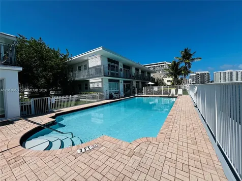 946 Bay Drive Miami Beach FL 33141