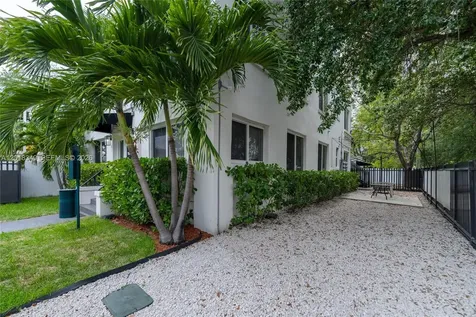44 NW 10th Avenue Miami FL 33128