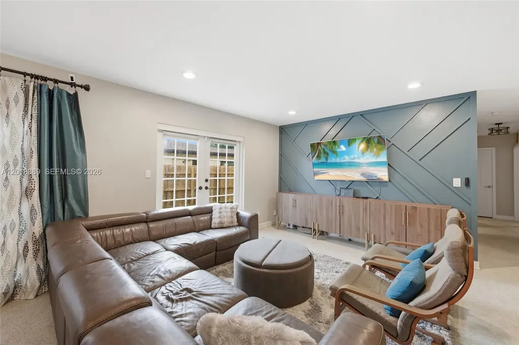 109 S 57th Avenue Hollywood FL 33023