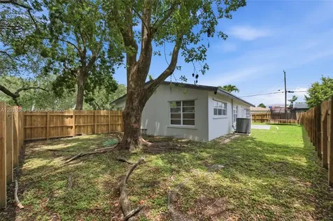 109 S 57th Avenue Hollywood FL 33023
