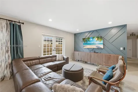 109 S 57th Avenue Hollywood FL 33023