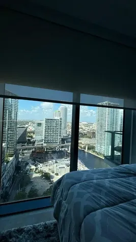 68 SE 6 Miami FL 33131