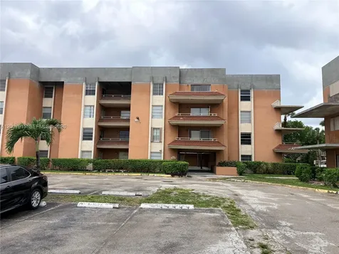 17600 NW 68th Avenue Hialeah FL 33015