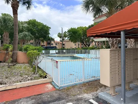 17600 NW 68th Avenue Hialeah FL 33015