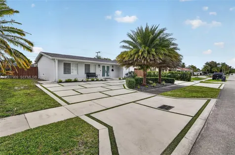 4865 SW 94th Avenue Miami FL 33165