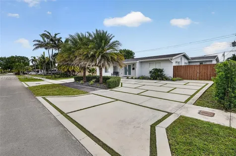 4865 SW 94th Avenue Miami FL 33165