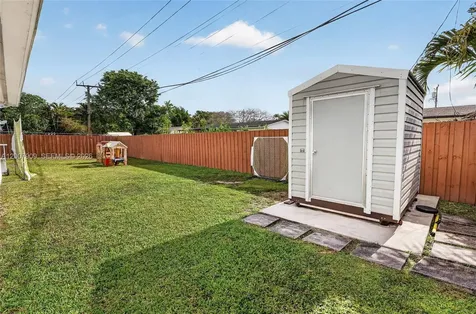 4865 SW 94th Avenue Miami FL 33165