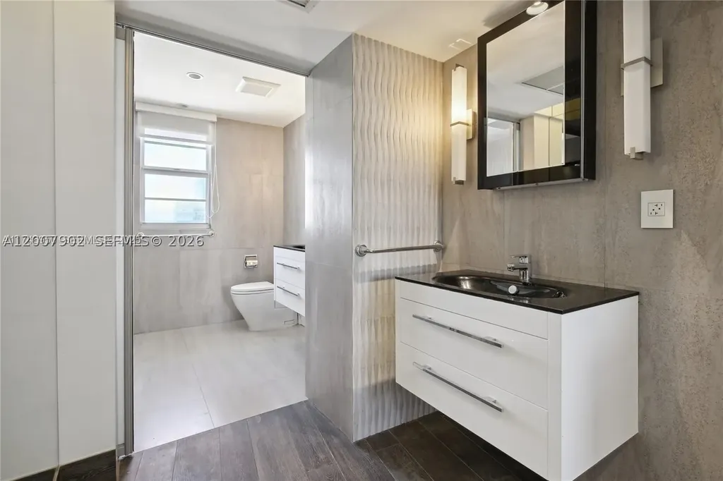 5255 Collins Avenue Miami Beach FL 33140