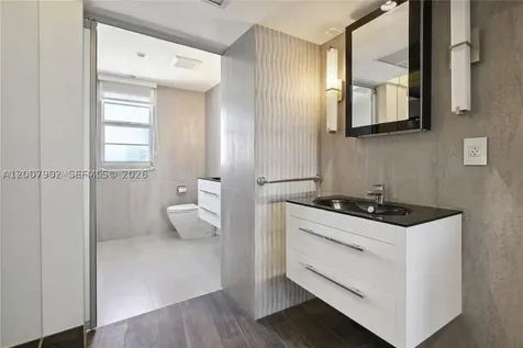 5255 Collins Avenue Miami Beach FL 33140