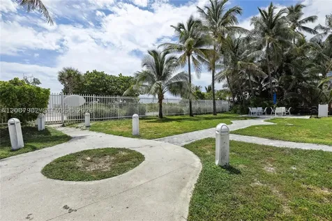 5255 Collins Avenue Miami Beach FL 33140