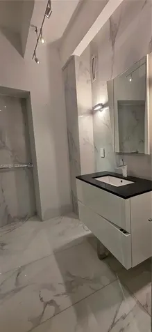 5255 Collins Avenue Miami Beach FL 33140