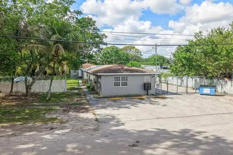 2540 NW 90th Street Miami FL 33147
