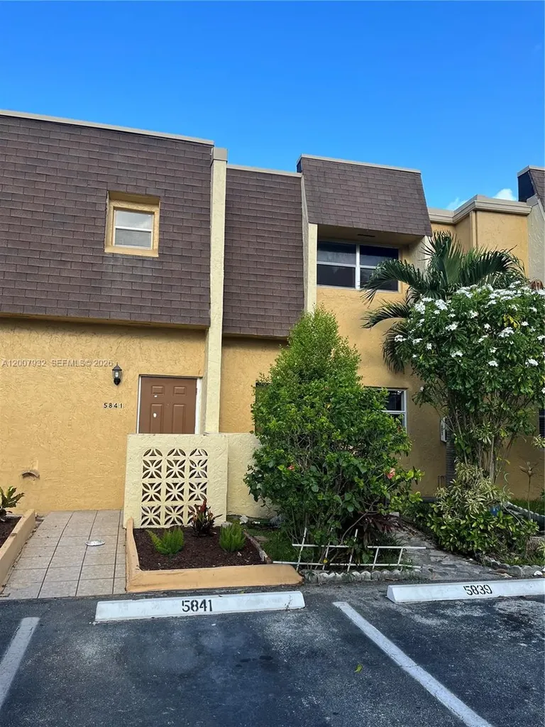 5841 Blueberry Court Lauderhill FL 33313