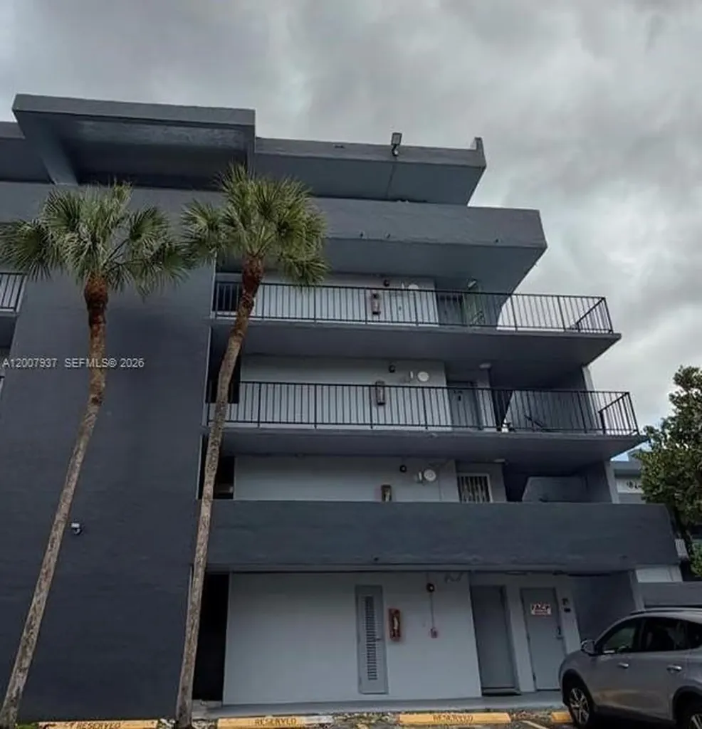 310 Fontainebleau Boulevard Miami FL 33172