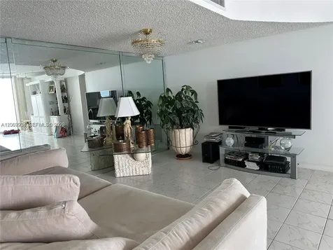 2751 S Ocean Drive Hollywood FL 33019
