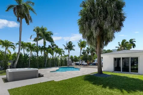 1090 NE 84th Street Miami FL 33138