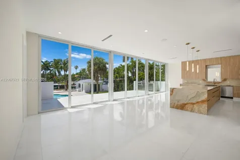 1090 NE 84th Street Miami FL 33138