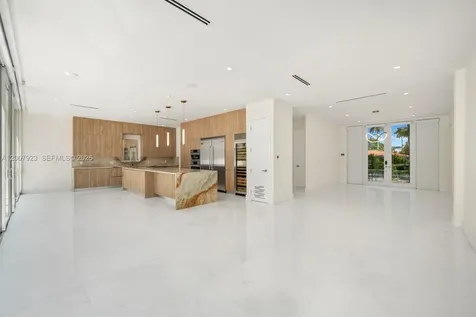 1090 NE 84th Street Miami FL 33138