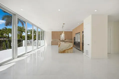1090 NE 84th Street Miami FL 33138