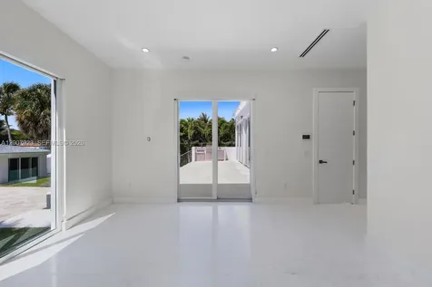 1090 NE 84th Street Miami FL 33138