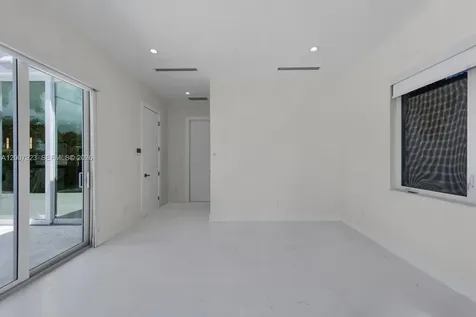 1090 NE 84th Street Miami FL 33138