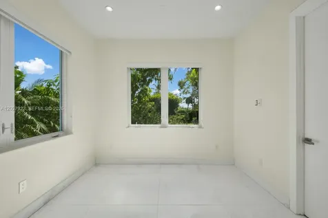 1090 NE 84th Street Miami FL 33138