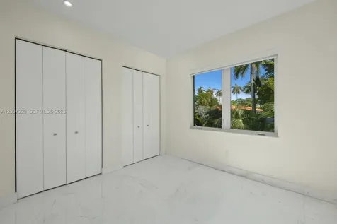 1090 NE 84th Street Miami FL 33138