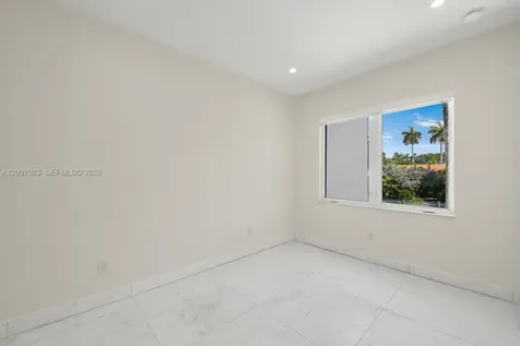 1090 NE 84th Street Miami FL 33138