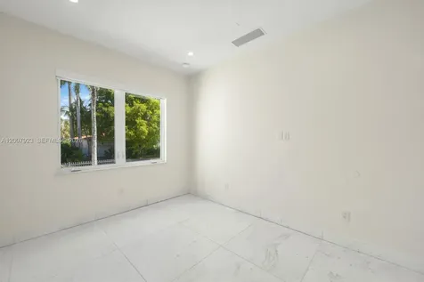 1090 NE 84th Street Miami FL 33138