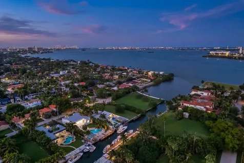 1090 NE 84th Street Miami FL 33138