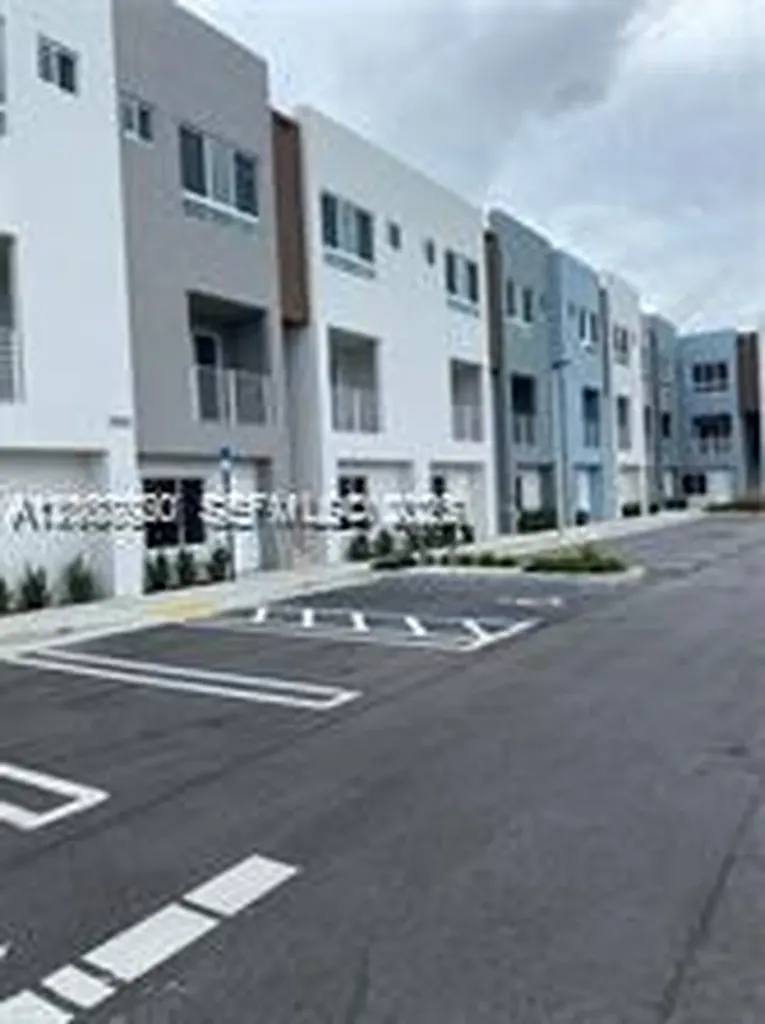 2505 NE 193rd Street Miami FL 33180
