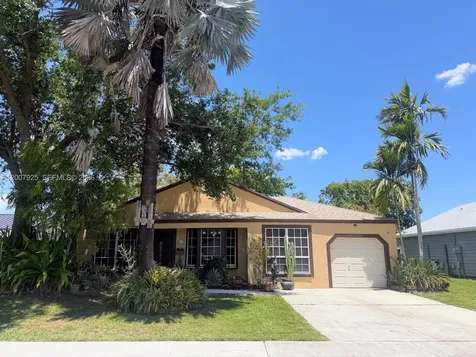 13541 SW 10th Place Davie FL 33325