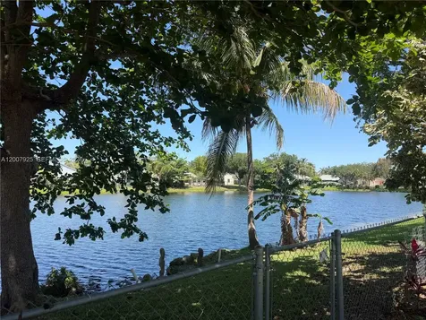 13541 SW 10th Place Davie FL 33325