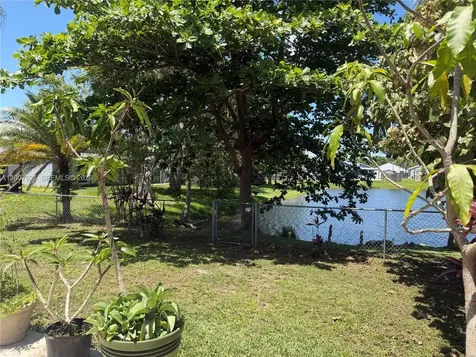 13541 SW 10th Place Davie FL 33325