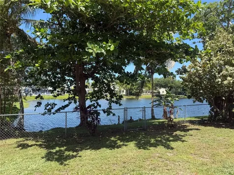 13541 SW 10th Place Davie FL 33325