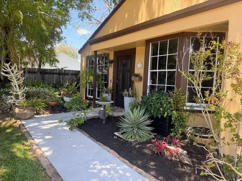 13541 SW 10th Place Davie FL 33325