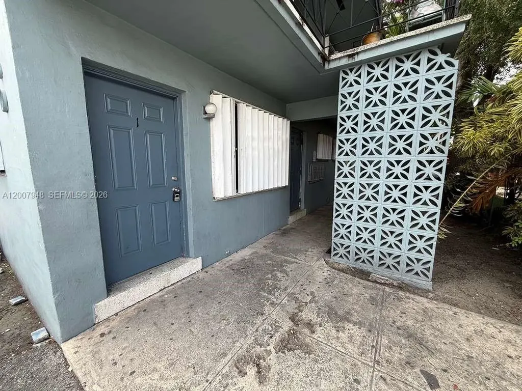 1960 NW Flagler Terrace Miami FL 33125