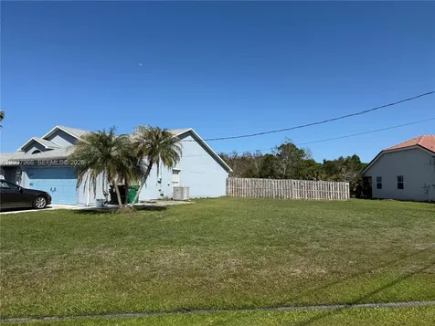 5395 NW South Crisona Circle Port St. Lucie FL 34986