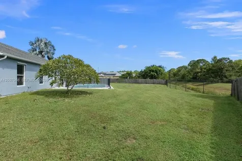 5395 NW South Crisona Circle Port St. Lucie FL 34986